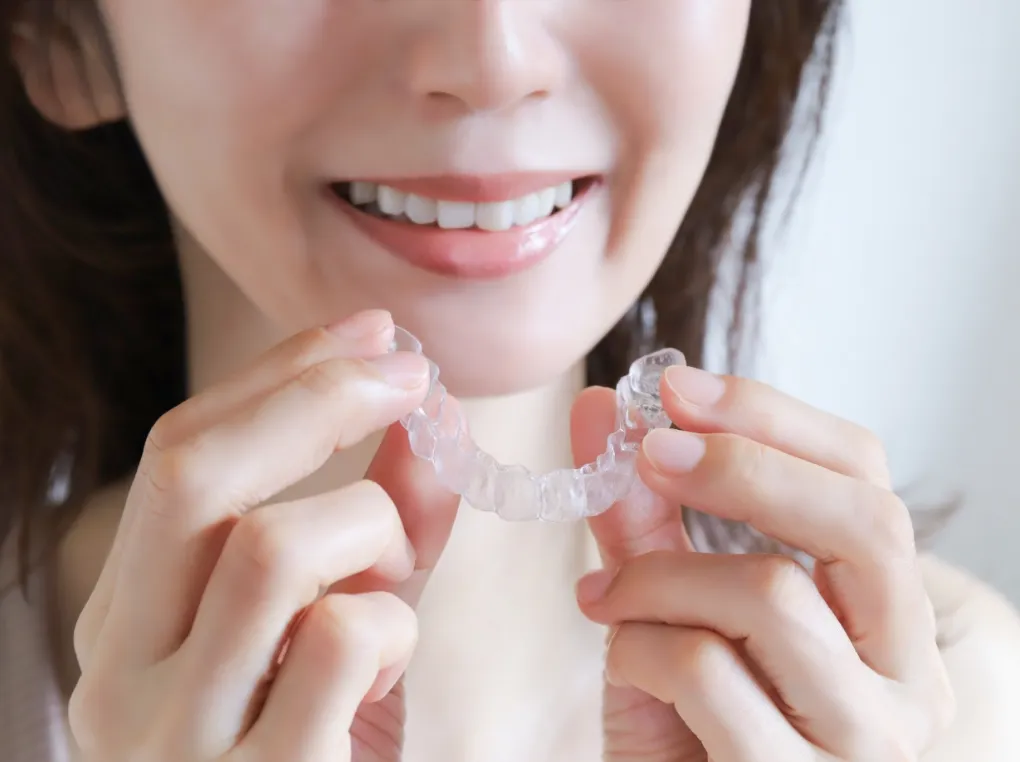 マウスピース型矯正装置（インビザライン）による治療の流れ
